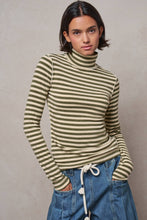 Load image into Gallery viewer, Urban Daizy - Contrast Seam Turtleneck Knit Top