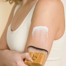 Load image into Gallery viewer, Beauty By Earth - Self Tanner Application Kabuki Body Blending Brush