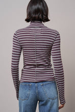 Load image into Gallery viewer, Urban Daizy - Contrast Seam Turtleneck Knit Top