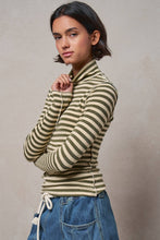 Load image into Gallery viewer, Urban Daizy - Contrast Seam Turtleneck Knit Top