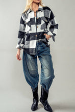 Load image into Gallery viewer, BELLA TEDDY PLAID SHACKET : BLACK / S-2/M-2/L-2