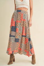 Load image into Gallery viewer, AEMI + CO - 773DN Bradyn Print Skirt 3