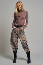 Load image into Gallery viewer, Urban Daizy - Contrast Seam Turtleneck Knit Top