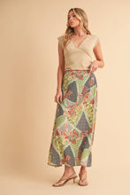 Load image into Gallery viewer, AEMI + CO - 773DN Bradyn Print Skirt 3