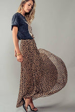 Load image into Gallery viewer, LEOPARD ANIMAL PRINT PLEATED MIDI SKIRT: LEOPARD / S-2/M-2/L-2
