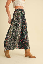 Load image into Gallery viewer, AEMI + CO - 745BK Melanie Skirt
