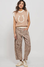 Load image into Gallery viewer, Urban Daizy - Leopard Print Barrel Jeans
