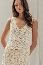 Load image into Gallery viewer, Urban Daizy - Natural Crochet Wavy V-Neck Tank
