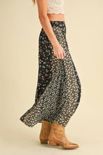 Load image into Gallery viewer, AEMI + CO - 745BK Melanie Skirt
