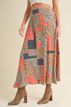 Load image into Gallery viewer, AEMI + CO - 773DN Bradyn Print Skirt 3
