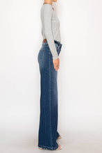 Load image into Gallery viewer, ARTEMIS VINTAGE - ECO FABRIC HIGH RISE RELAXED FLARE JEANS
