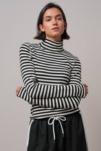 Load image into Gallery viewer, Urban Daizy - Contrast Seam Turtleneck Knit Top
