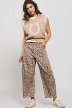 Load image into Gallery viewer, Urban Daizy - Leopard Print Barrel Jeans
