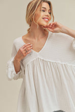 Load image into Gallery viewer, AEMI + CO - 880AS Natalie Top

