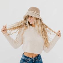 Load image into Gallery viewer, Slope Style Quilted Fur Trim Bucket Hat: Cream
