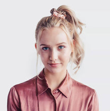 Load image into Gallery viewer, KITSCH - Scrunchies Metallic (Blush)
