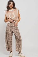 Load image into Gallery viewer, Urban Daizy - Leopard Print Barrel Jeans
