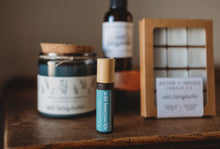 Load image into Gallery viewer, Wild Honeysuckle | Spring Summer Candle
